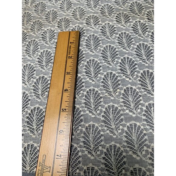 Vintage Cream Lace Fabric with Delicate Leaf Pattern - Picture 3 of 6